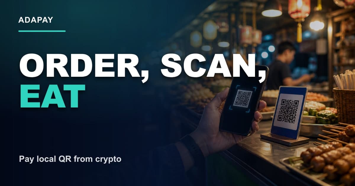 Заказ тайской уличной еды с платежным знаком QR и маленькими купюрами в батах